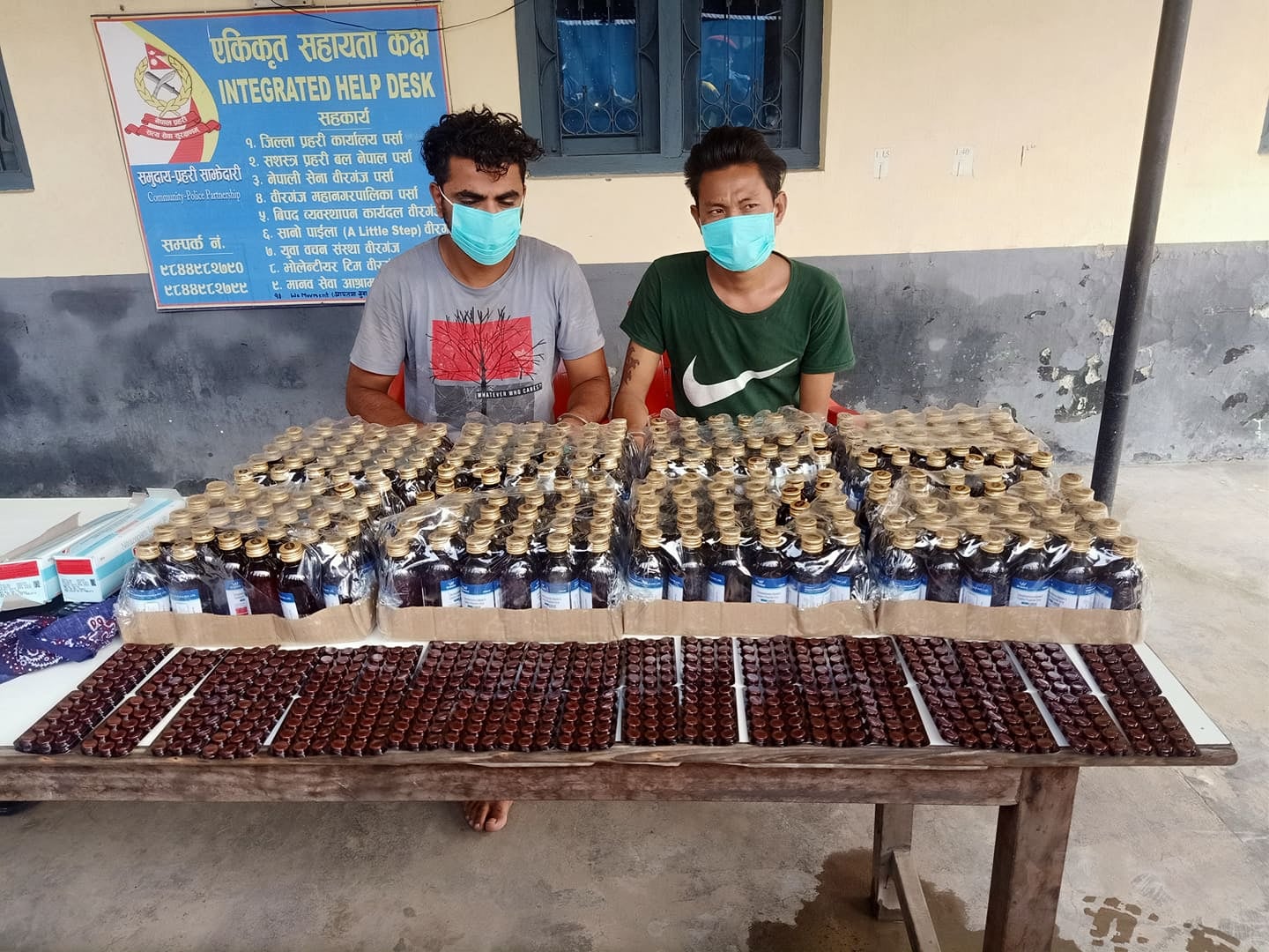 वीरगञ्जमा लागु औषध सहित २ जना प्रहरी फन्दामा