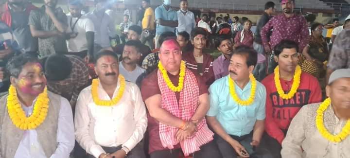 नेकपा एमाले प्रवेश घोषणा गरिसकेका बीरगन्जका चर्चित नेता राजेशमान सिंहले शुक्रबार बीरगन्जमा होली मिलन कार्यक्रम सम्पन्न गरेका छन्