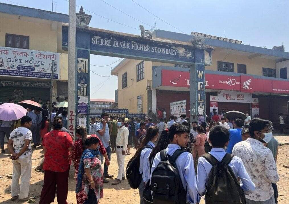 छात्रालाई दुर्व्यवहार गरेको भन्दै जनक माविका विद्यार्थी आन्दोलित