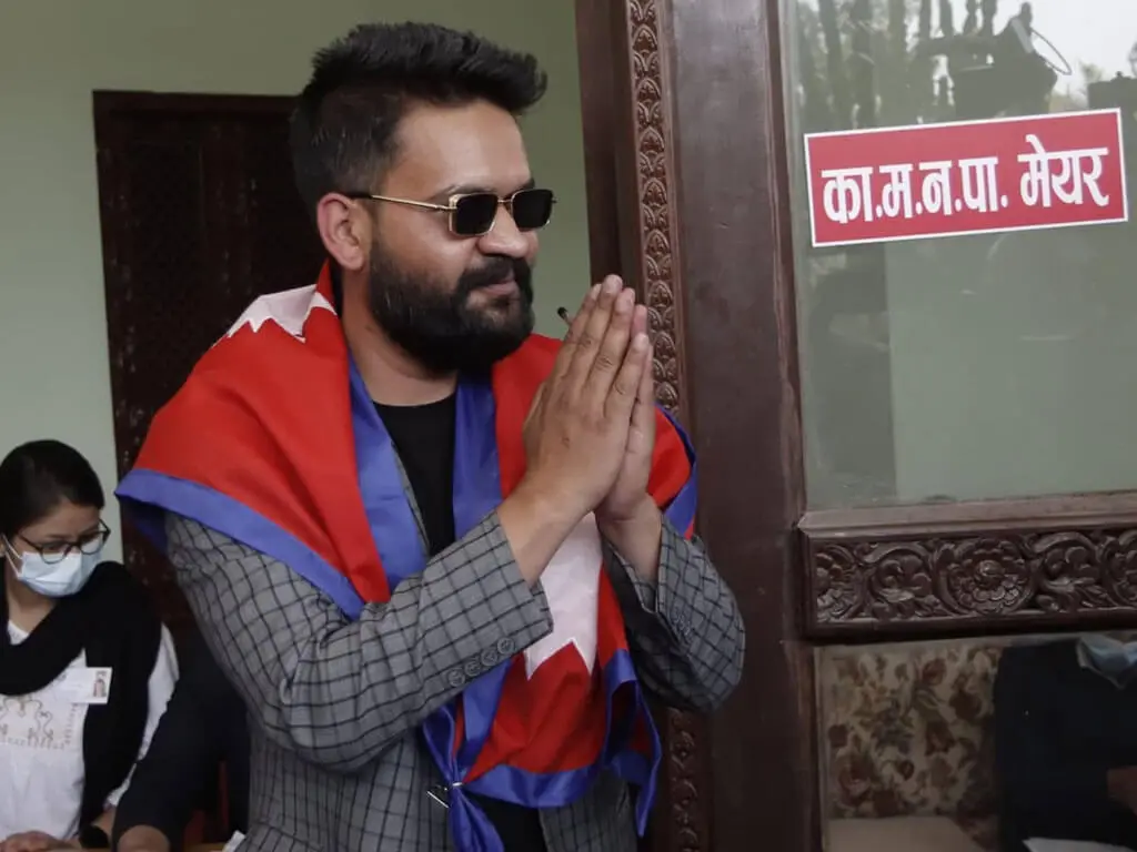 बालेन शाहले जारी गरे कर्मचारीलाई दलीय आबद्धता त्याग्ने सुचना