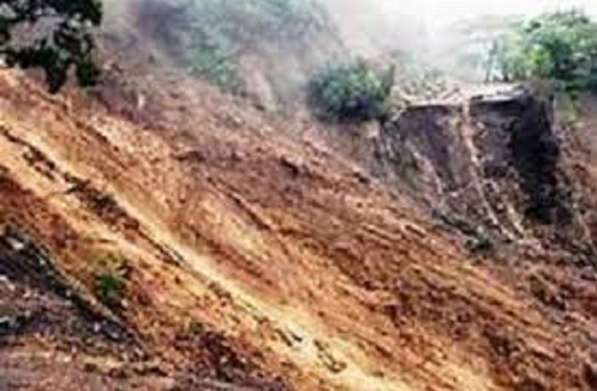 विभिन्न स्थानमा पहिरोले पुरिएर तीन जनाको मृत्यु
