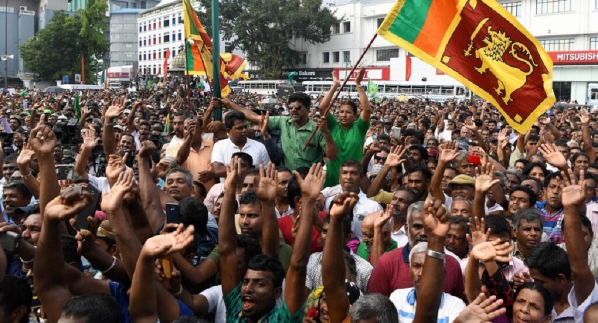 श्रीलंकामा आर्थिक संकटः दुई साता विद्यालय बन्द, सरकारी कार्यलयमा कर्मचारी कटौती