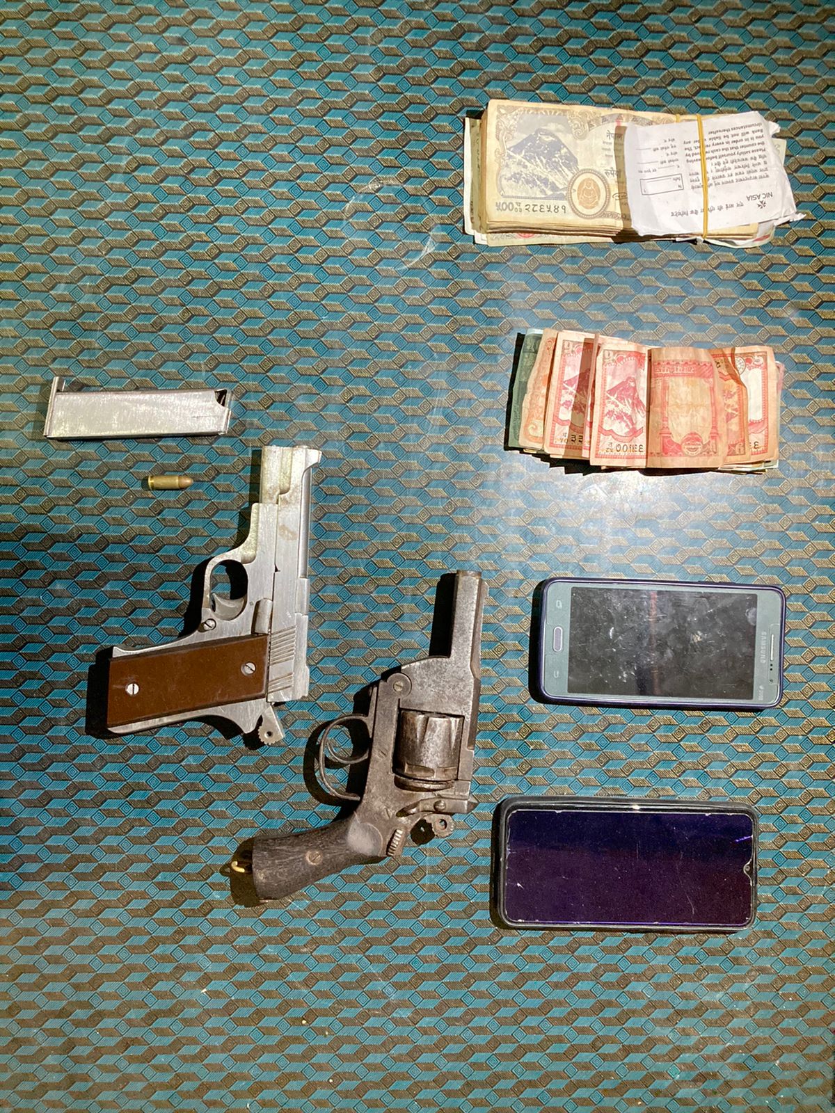 मोरङमा विभिन्न हातहतियार सहित एक जना पक्राउ￼