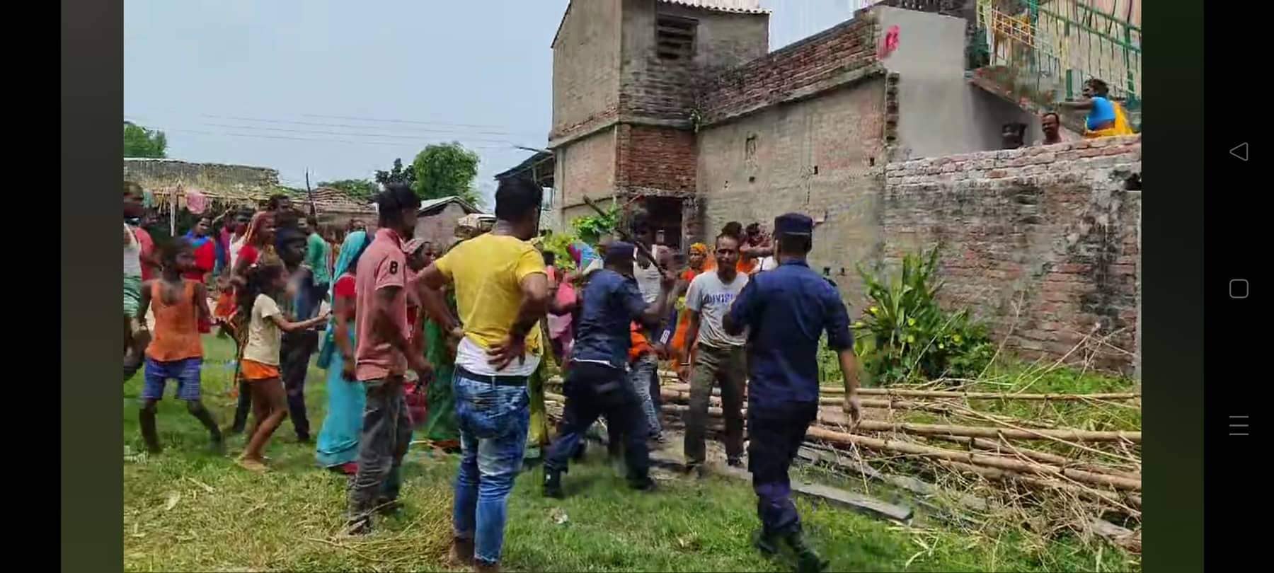 सप्तरीमा प्रहरी र स्थानीयबीच झडप, ३ राउन्ड हवाइ फायर￼