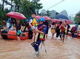 चीनमा भारी वर्षापछि ४६ हजार मानिसलाई सुरक्षित क्षेत्रमा सारियो￼