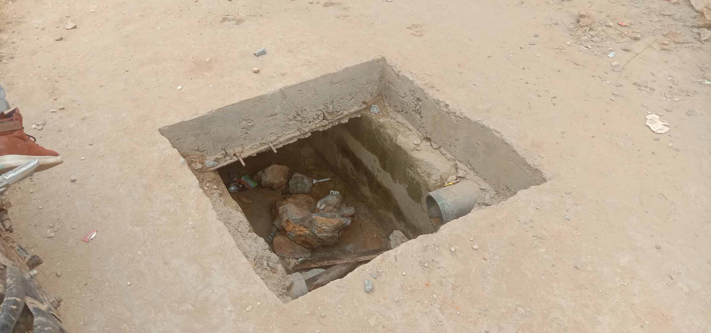 हिँड्दाहिँड्दै नालीमा खस्ने त्रास, आवत–जावत गर्न जोखिम