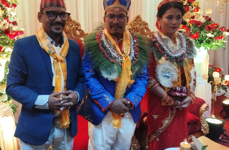 हास्यकलाकार बुद्धि तामाङ विवाह बन्धनमा&hellip;