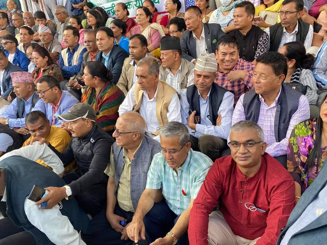 कांग्रेस केन्द्रीय कार्यालयमा शेखर समूहको धर्ना (तस्बिरसहित)￼