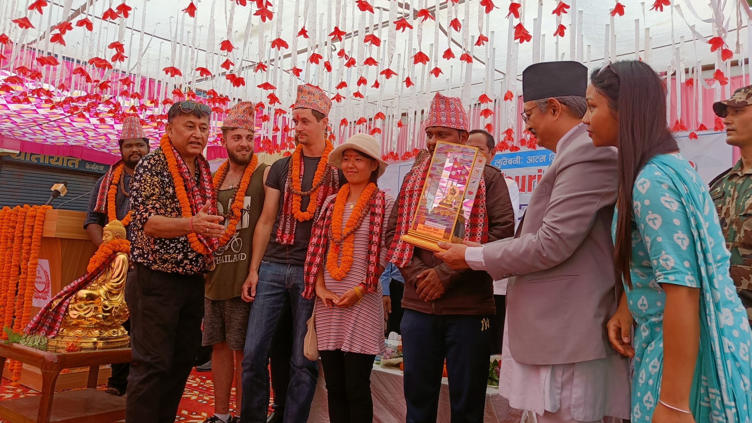 विश्व पर्यटन दिवस : गृहमन्त्रीले गरे विदेशी पर्यटकलाई स्वागत (फाेटाे फिचर)￼