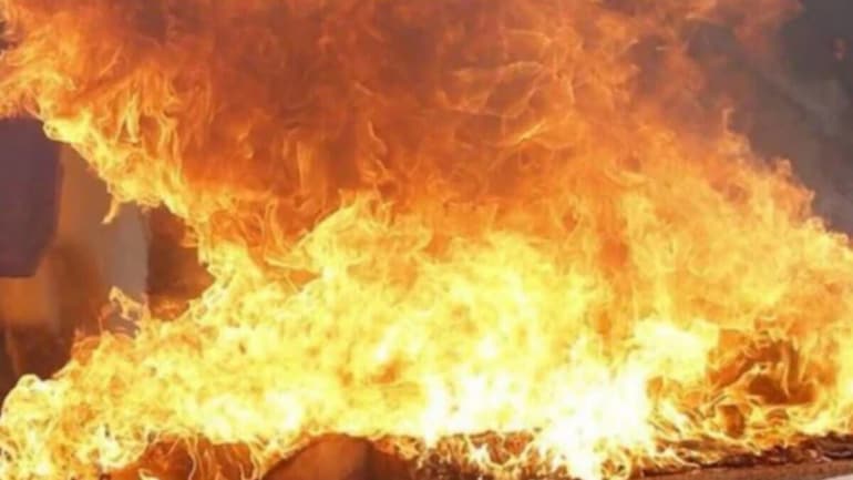कैलालीकाे चौमाला बजारमा आगलागी हुँदा एक कराेड रुपैयाँ बराबरकाे क्षति