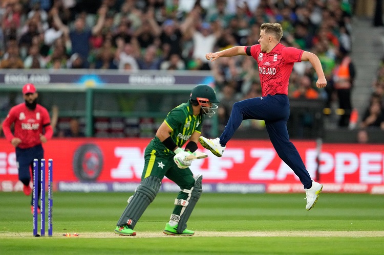 टी–२० विश्व कप : उपाधि जित्न इङ्ग्ल्यान्डलाई १ सय ३८ रनकाे लक्ष्य