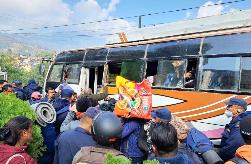 खोटाङः पुग्यो मतदान स्थलमा निर्वाचन&hellip;