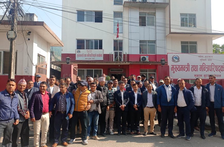 लुम्बिनी प्रदेश सरकारका कर्मचारी आन्दोलित : हतारमा मन्त्रालय दाङ सारिए जाँदैनौँ