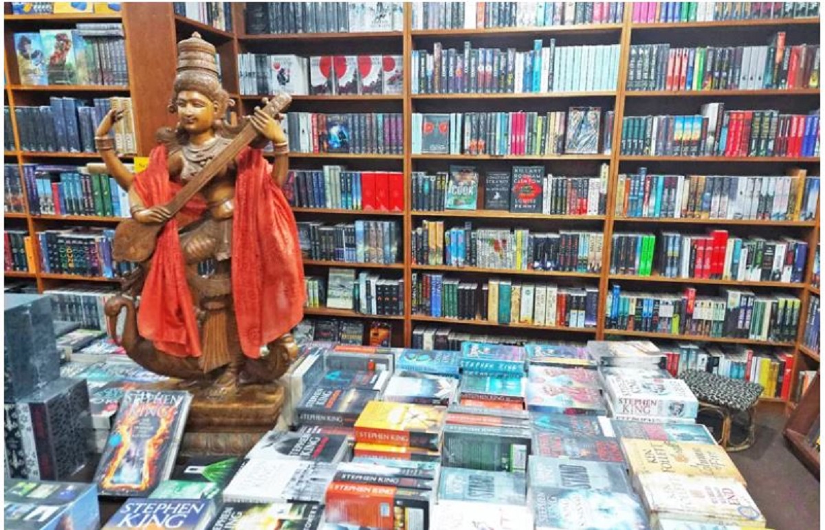 ठमेलमा पुस्तकको व्यापार बढ्दै : ‘फरगेट काठमाडौँ’ पर्यटकको रोजाइमा