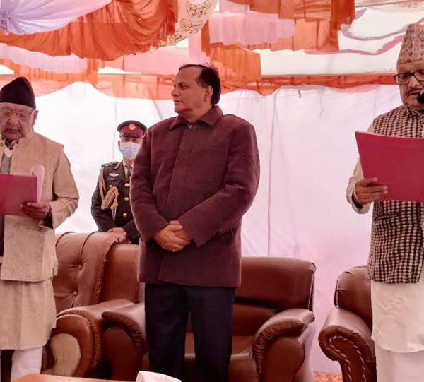 मधेश प्रदेश सभाका ज्येष्ठ सदस्य न्यौपानेले लिए शपथ