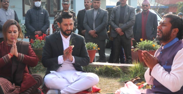 पूजापाठ गरेर मन्त्री क्वार्टरमा सरे गृहमन्त्री रवि