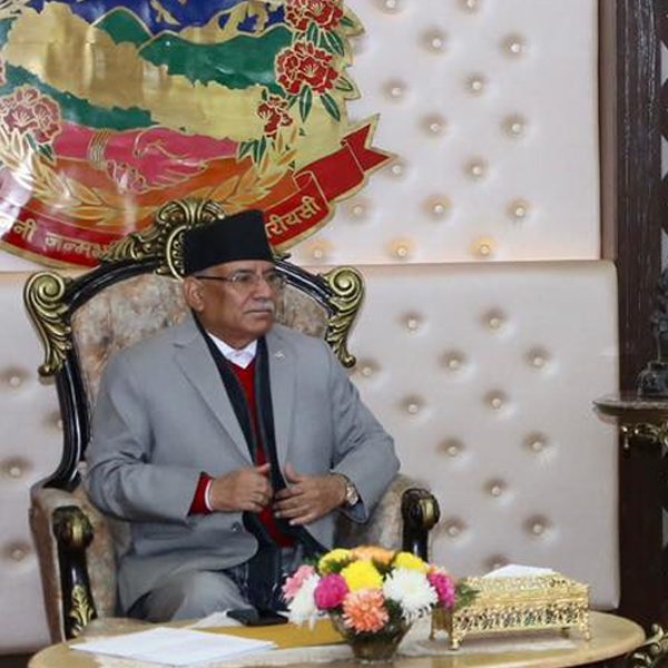 कम्बोडियामा ज्यान गुमाएका निराकार पाण्डेका बुवासँग प्रधानमन्त्री प्रचण्डको भेट