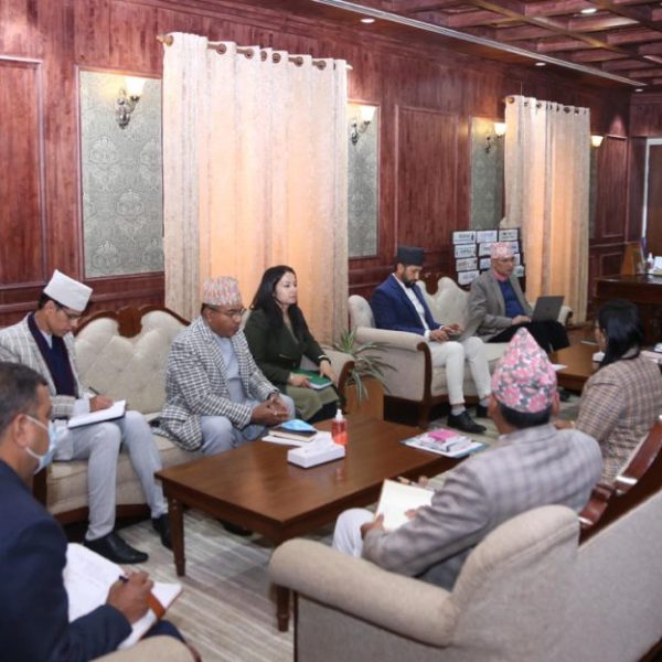 राष्ट्रपति र उपराष्ट्रपति निर्वाचन प्रक्रिया अगाडि बढाउन आयोगलाई प्रधानमन्त्रीको आग्रह