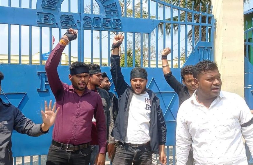 विधार्थी नेताहरुले टायर बालेर प्रदर्शन&hellip;