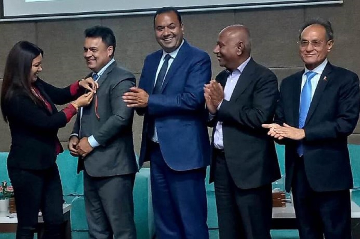 एनआरएनएमा कार्यकारी अध्यक्षताको कार्यभार हस्तान्तरण