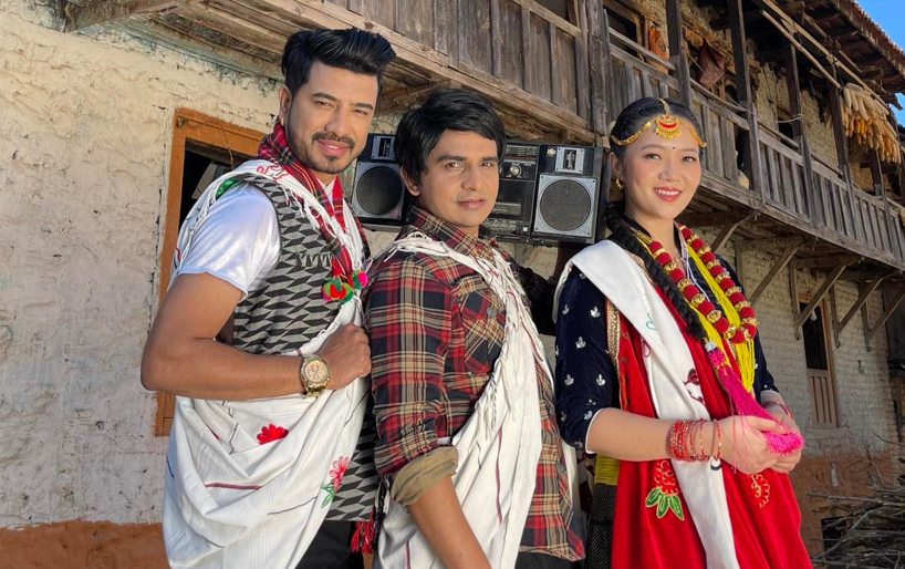 सुनिल गिरीको ‘घुम्तीमा जुधेको आँखा’मा मिरुना र रोशनको अभिनय