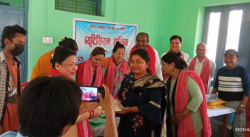 महिलाहरुलाई नि:शुल्क तालिम तालिम समाग्री&hellip;