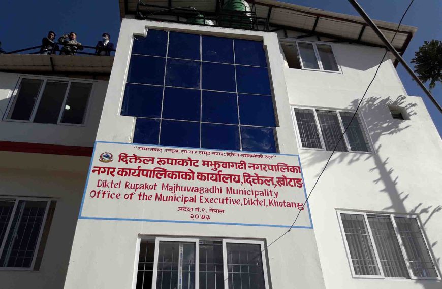 नेता ठेकेदारको बचाउ नगर्न देउवा&hellip;