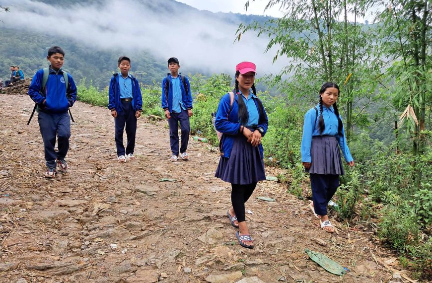 खोटाङमा बिद्यालय आउने जानेमा नै&hellip;