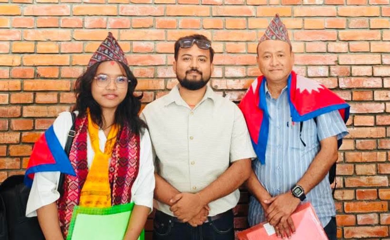 थाइल्यान्डतर्फ ‘माइक अप’ सेमिफाइनलका लागि पर्साकी स्वरा झा र सारा श्रेष्ठ प्रस्थान