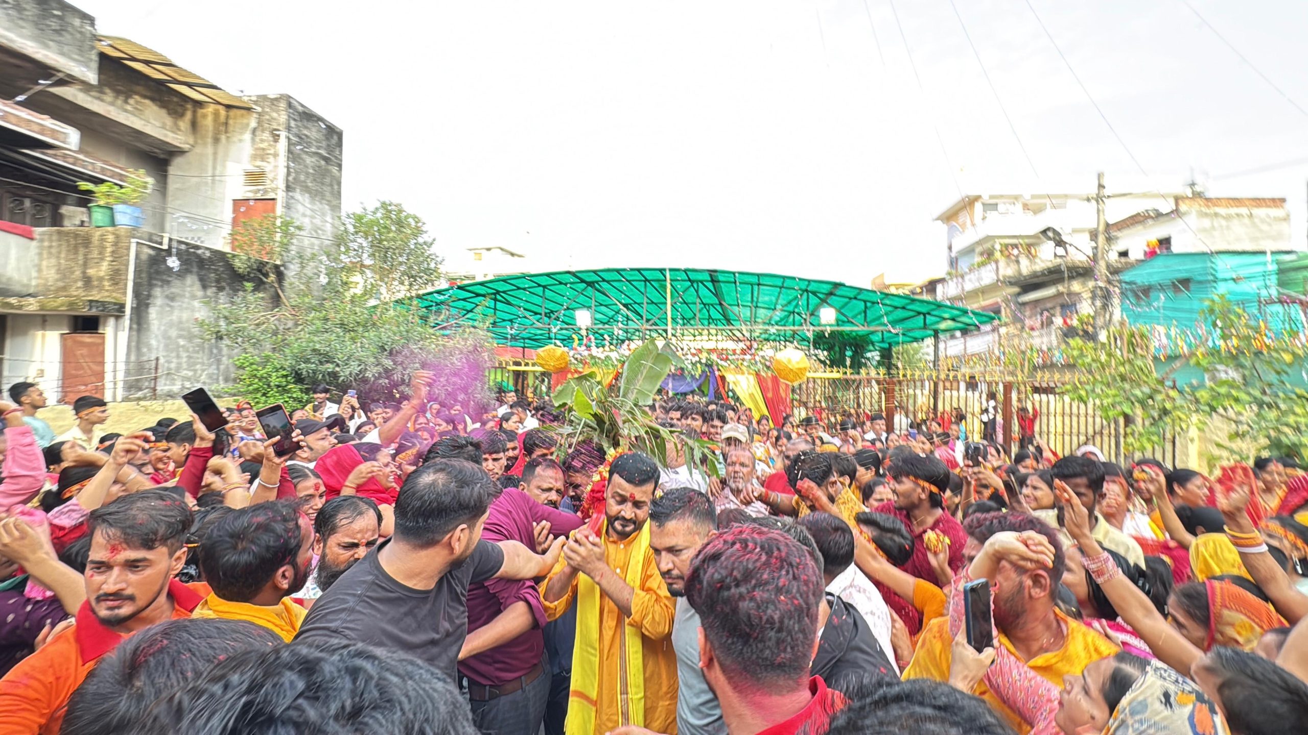 वीरगंजमा धार्मिक उत्सवसहित पूर्वमन्त्री यादवद्वारा फूलपाती भित्र्याइयो