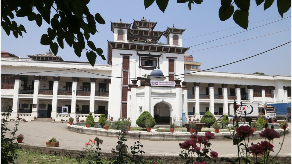 निर्वाचनको माहोल तातेसँगै दलहरूमा गठन–पुनर्गठन र नेताहरू अदलबदलको होड