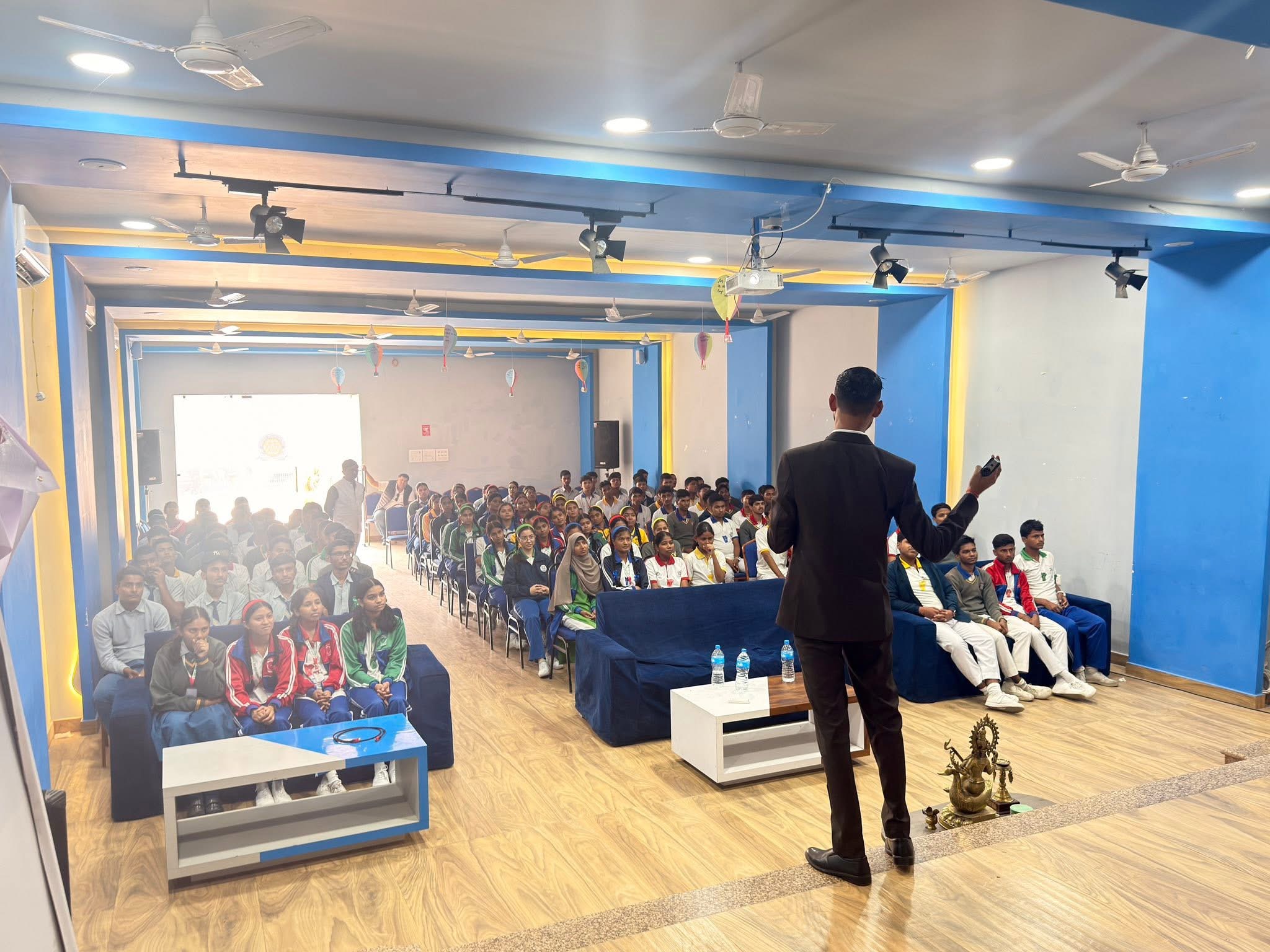 साउथ जोन माध्यमिक विद्यालयमा कक्षा १० का विद्यार्थी लक्षित प्रेरणादायी सेमिनार सम्पन्न