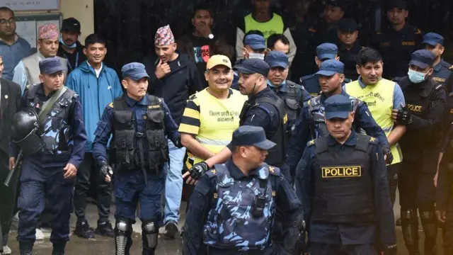 सुतिरहेकै अवस्थामा दुर्गा प्रसाईं पक्राउ: हिंसा भड्काउने तयारीको आशङ्का