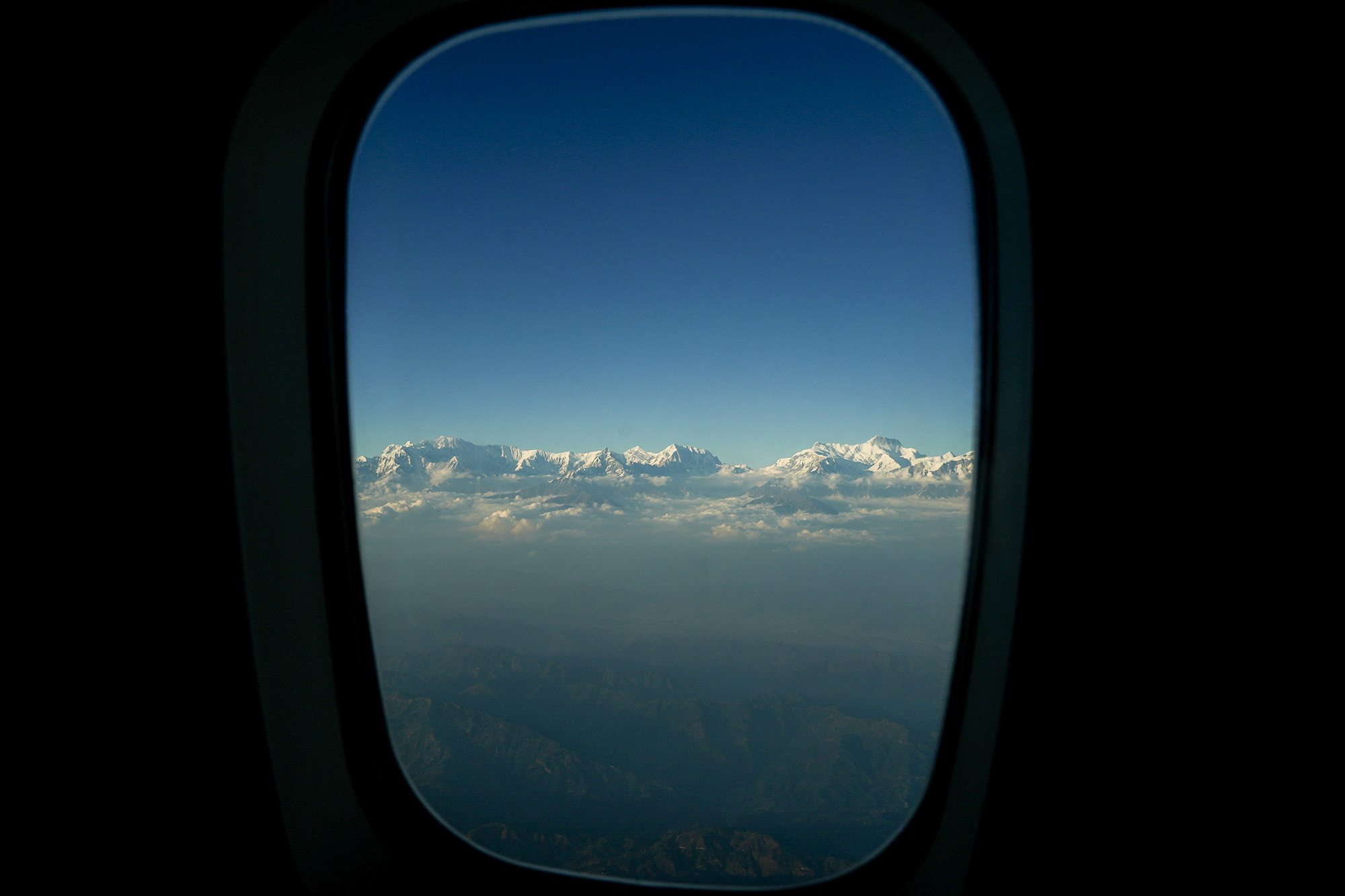 आकाशमै नेपालका हिमालसँग मौन संवाद: हरेक आन्तरिक उडान एक ‘माउन्टेन फ्लाइट’