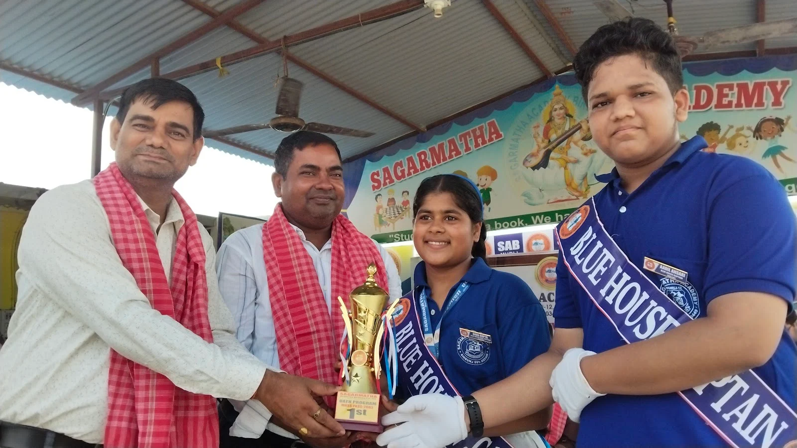 सगरमाथा स्कुल मुर्ली–१२, वीरगंजमा ब्याच वितरण कार्यक्रम भव्य रूपमा सम्पन्न