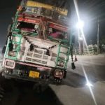 विराटनगर महानगरपालिका–१५ स्थित मलाया रोडमा मकै बोकेको भारतीय ट्रक ओभरलोडका कारण सडकछेउ ढल्किएर दुर्घटनाको जोखिममा परेको छ।
